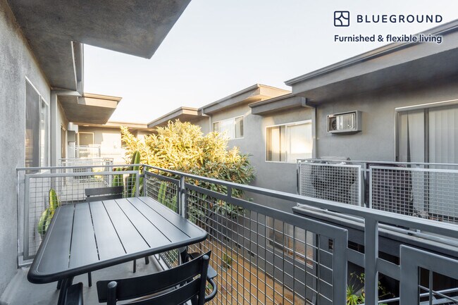 Foto del edificio - 1231 S Bundy Dr