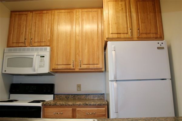 Kitchen 2 - Wood Creek Apartments