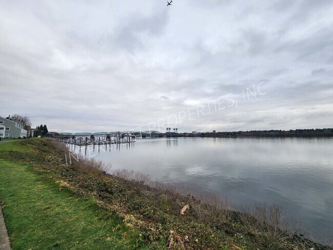 Foto del edificio - 153 N Hayden Bay Dr