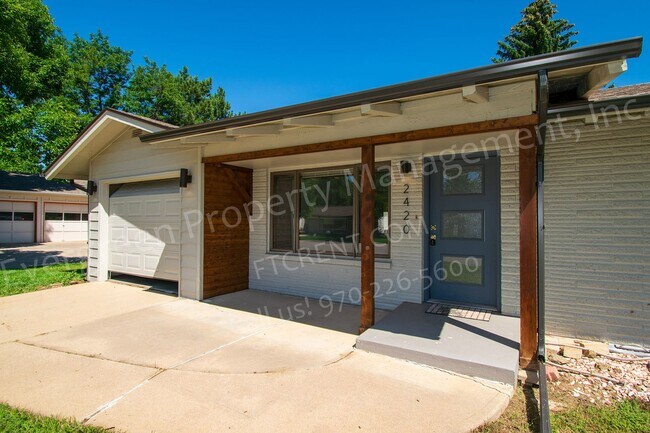 Foto del edificio - 2420 Poplar Dr