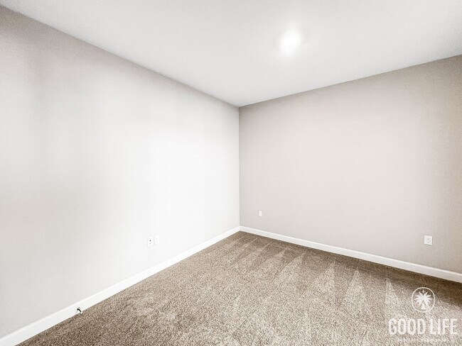 Building Photo - Beautiful 4BD/4BA Townhouse in Otay Ranch ...