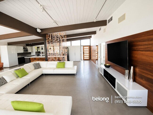Foto del edificio - 655 E Racquet Club Rd