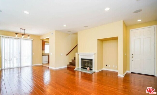 Building Photo - 1241 Ivy Terrace