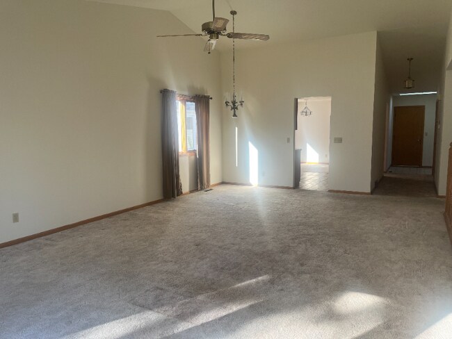 Building Photo - 1426 Temple Cir