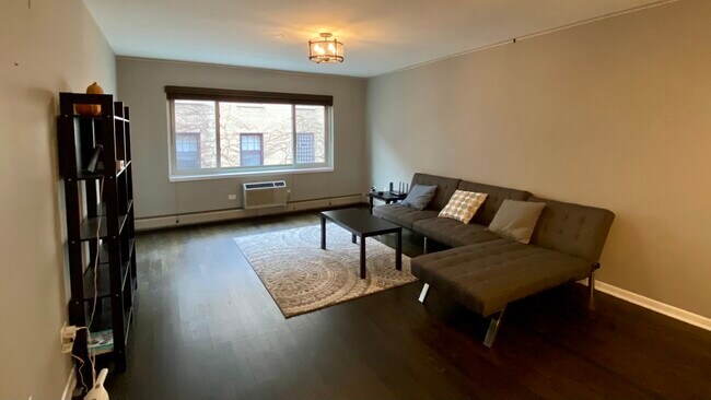 Building Photo - 808 Judson Ave