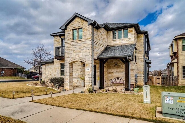 Building Photo - 226 Sycamore St