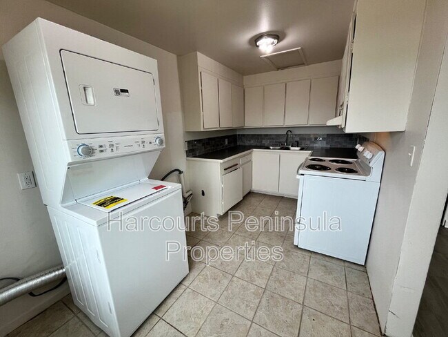 Foto del edificio - 3346 Ward Ave