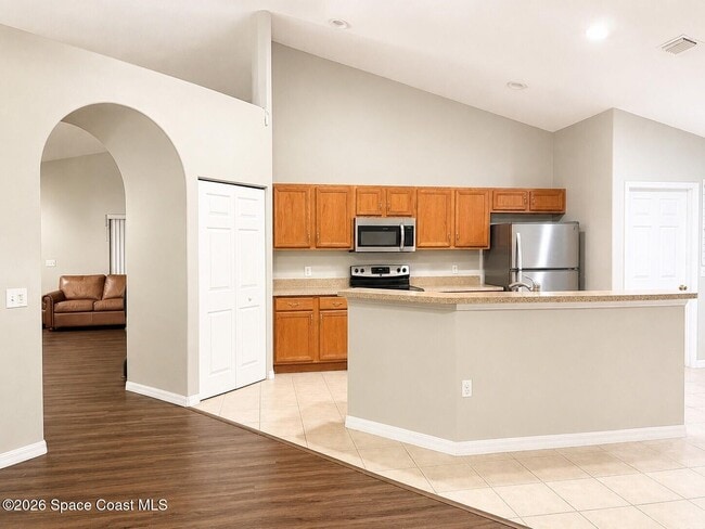 Building Photo - 5272 Outlook Dr
