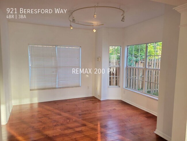Building Photo - 921 Beresford Way