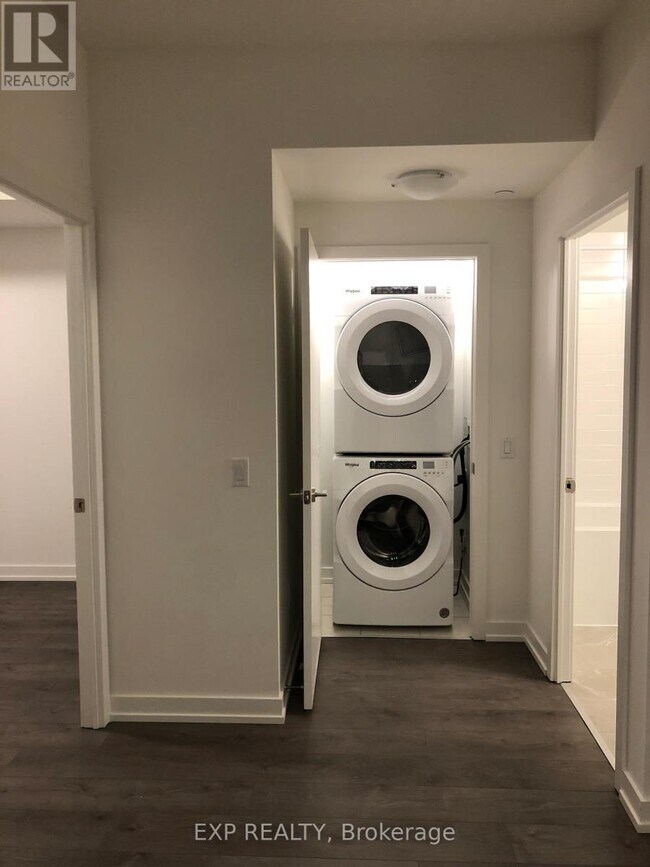 Photo du bâtiment - 55 Duke St W