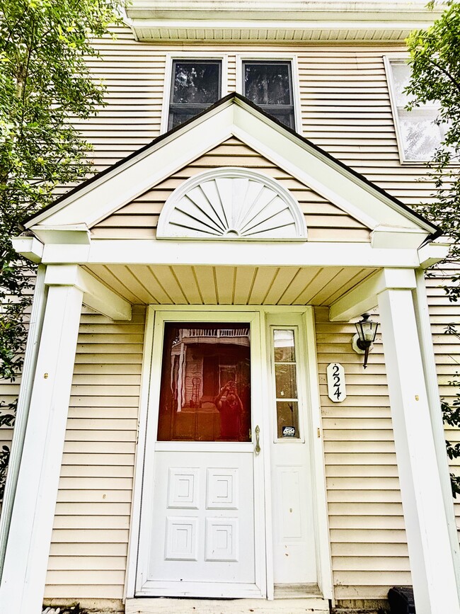 Building Photo - 224 Sherbrooke Ct