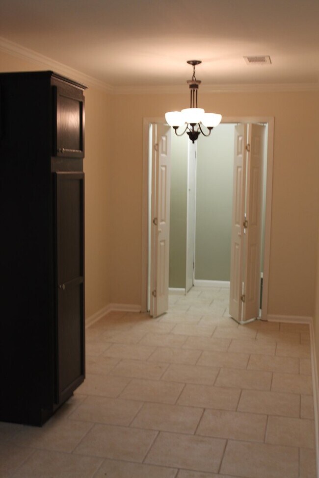 Foto del edificio - Lovely 3 Bedroom Home with Large Fenced in...