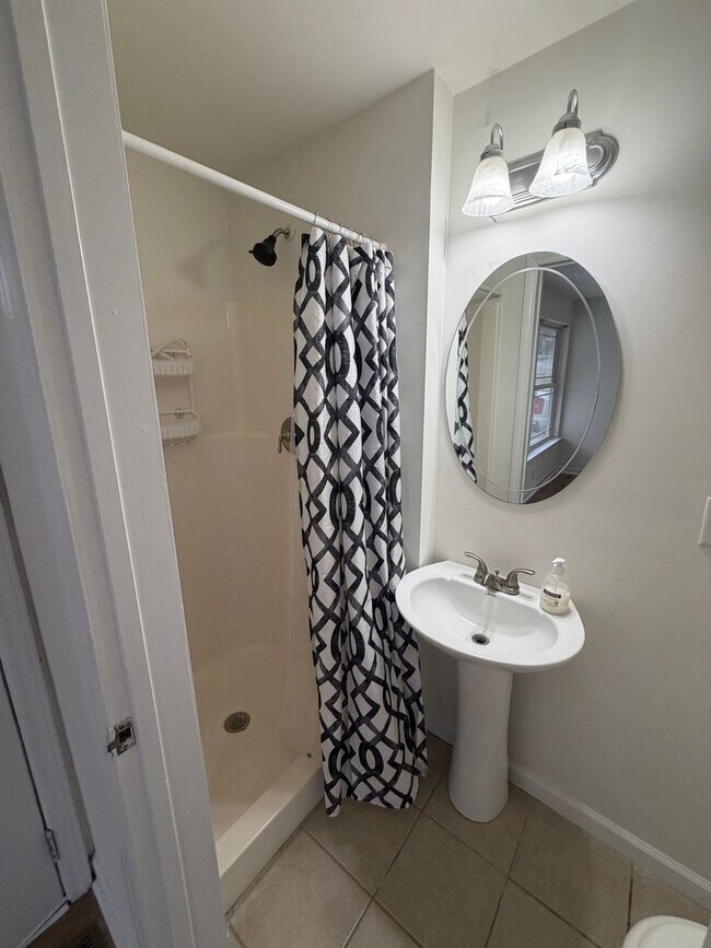 Foto del edificio - Cute 3 Bed 2 Bathroom House with storage/garage