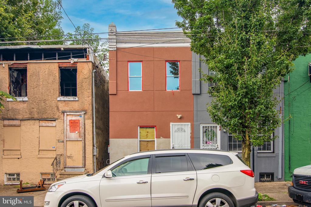 Foto principal - 2072 E Cambria St