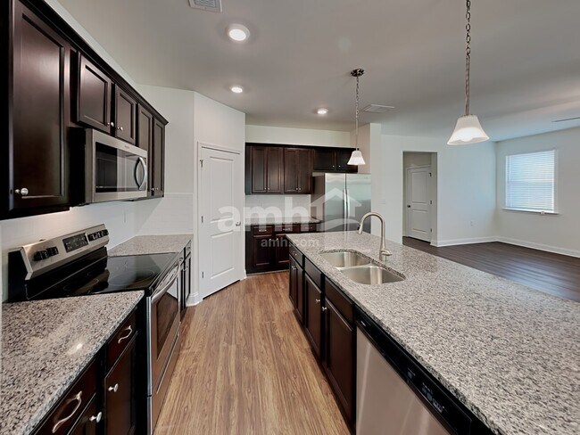 Foto del edificio - 437 Tributary Ln