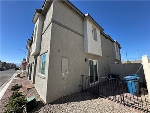 Building Photo - 2834 Champagne Gold Ave