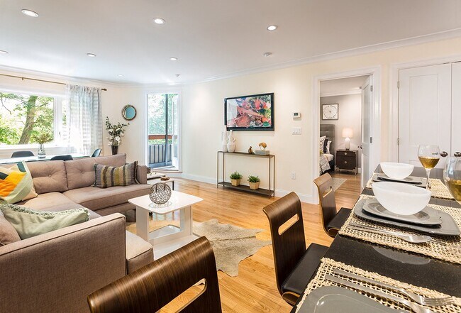 Interior Photo - 1443 Beacon