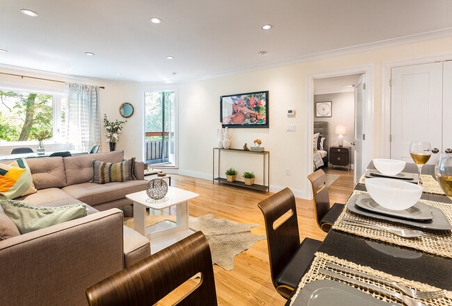 Interior Photo - 1443 Beacon