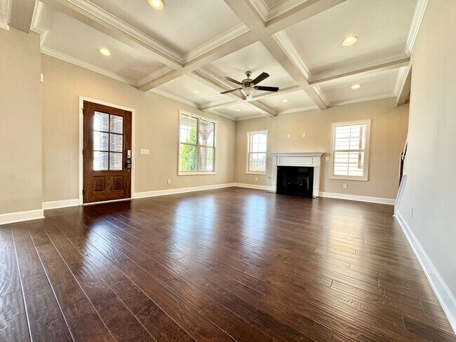 Foto del edificio - 4 Bedroom, 2.5 Bath Home w/ Fenced Backyar...