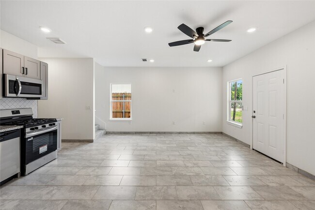 Building Photo - 6138 Brookfield Dr