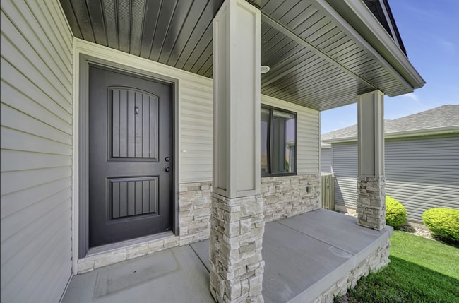 Building Photo - 7339 Yankee Woods Dr