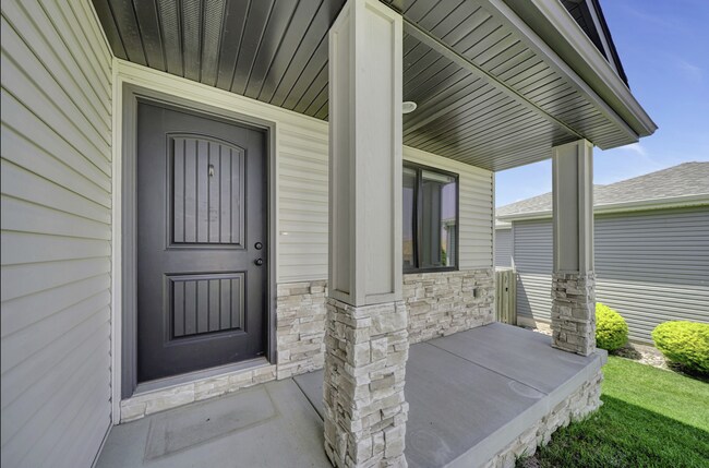 Foto del edificio - 7339 Yankee Woods Dr