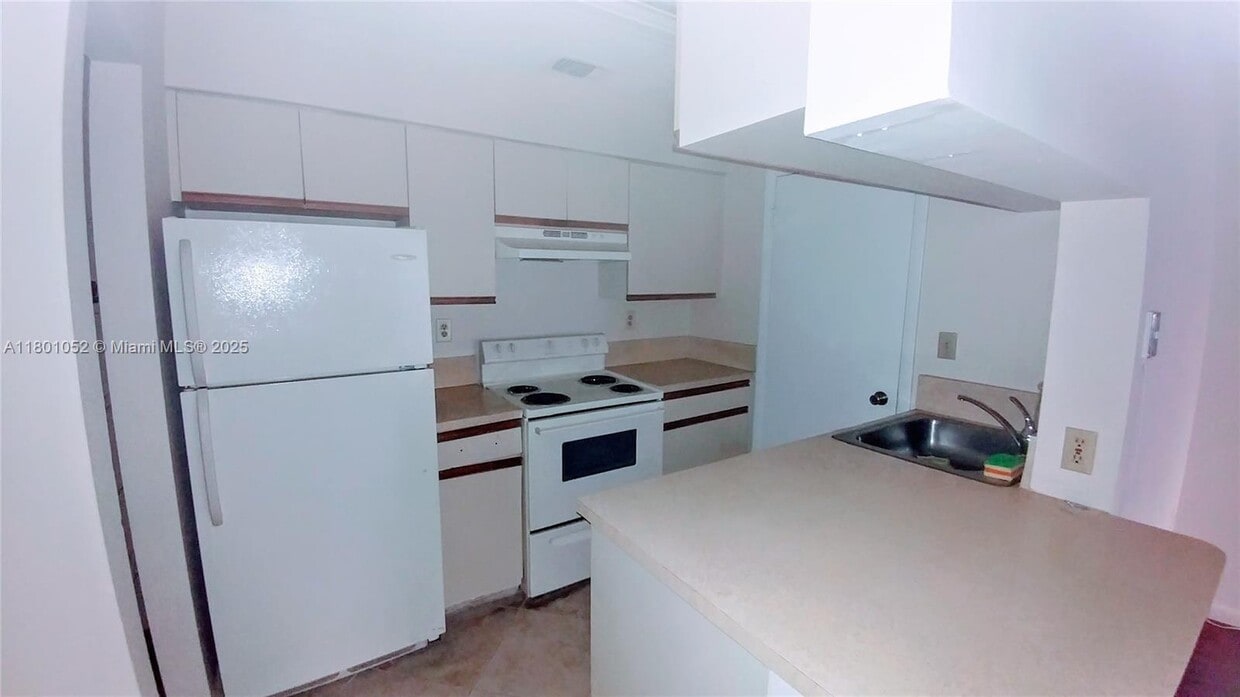 Building Photo - 17485 NW 67th Ct