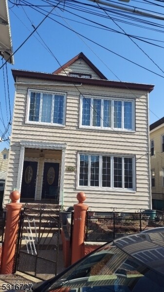 Primary Photo - 505 E 31st St