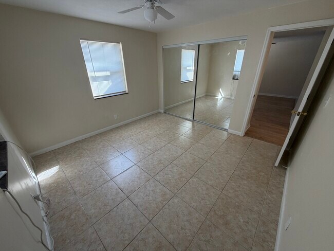 Fotografía del edificio - 508 Eastwind Dr