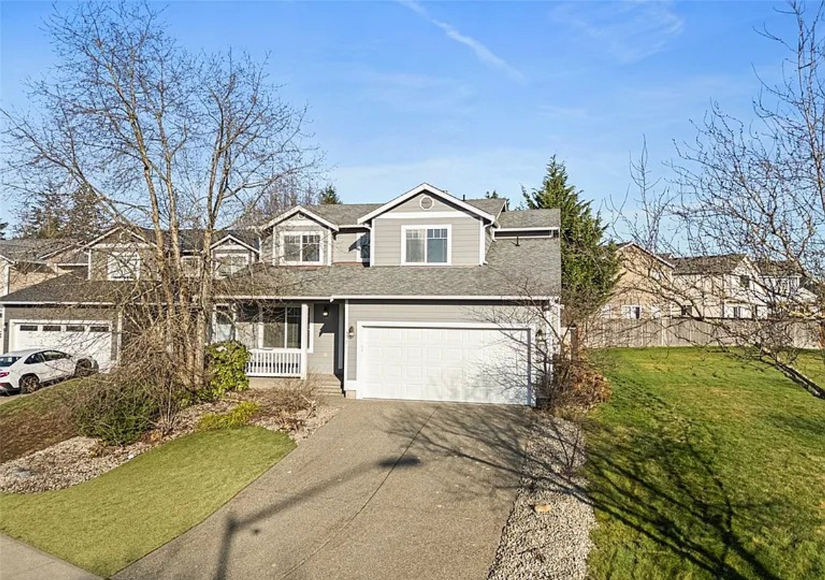 Primary Photo - Open and Spacious Puyallup Home! Apply Now