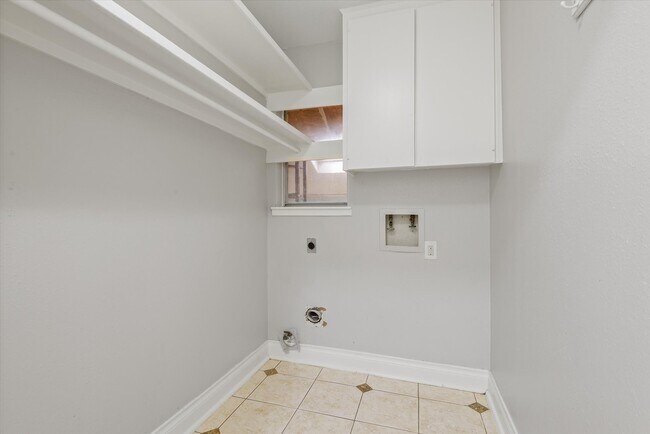 Building Photo - 7715 Brush Wood Dr