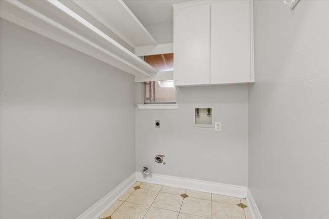 Foto del edificio - 7715 Brush Wood Dr