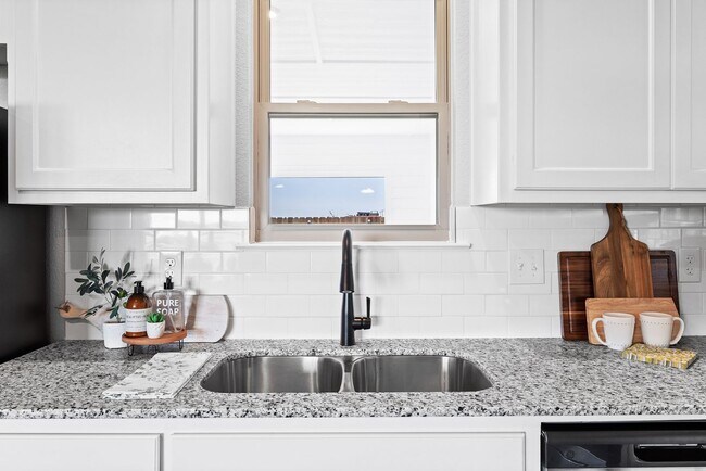 Building Photo - Contact Green Oak Property Management