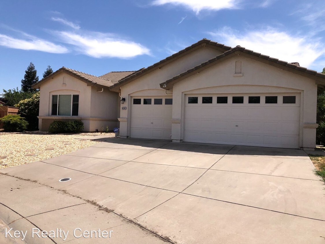 Primary Photo - 4 br, 2 bath House - 1038 Armstrong Way