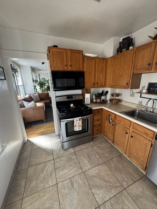 Photo - Fantastic and Bright Second Floor Duplex! House