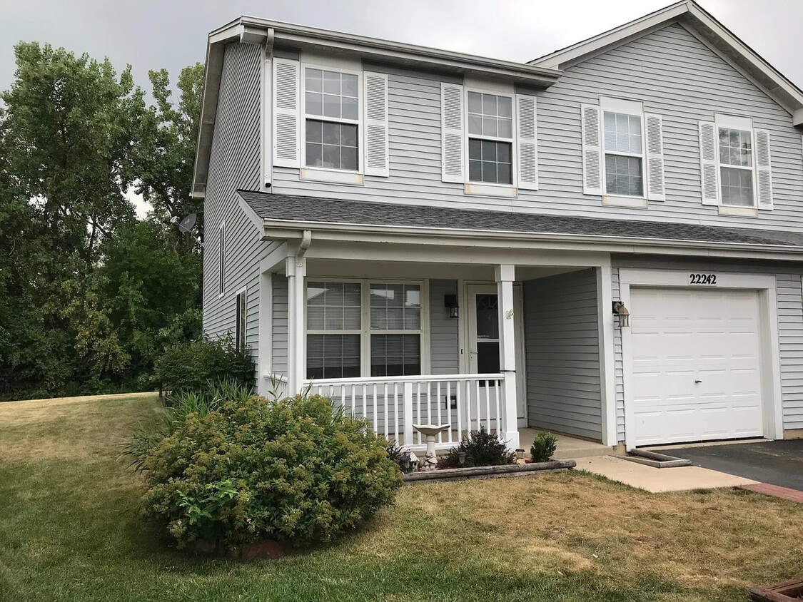 22242 W Norwich Ln, Plainfield, IL 60544 Condo for Rent in Plainfield