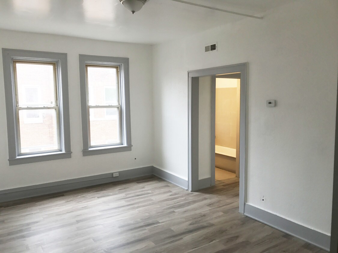 Foto principal - 2199 Lansing St