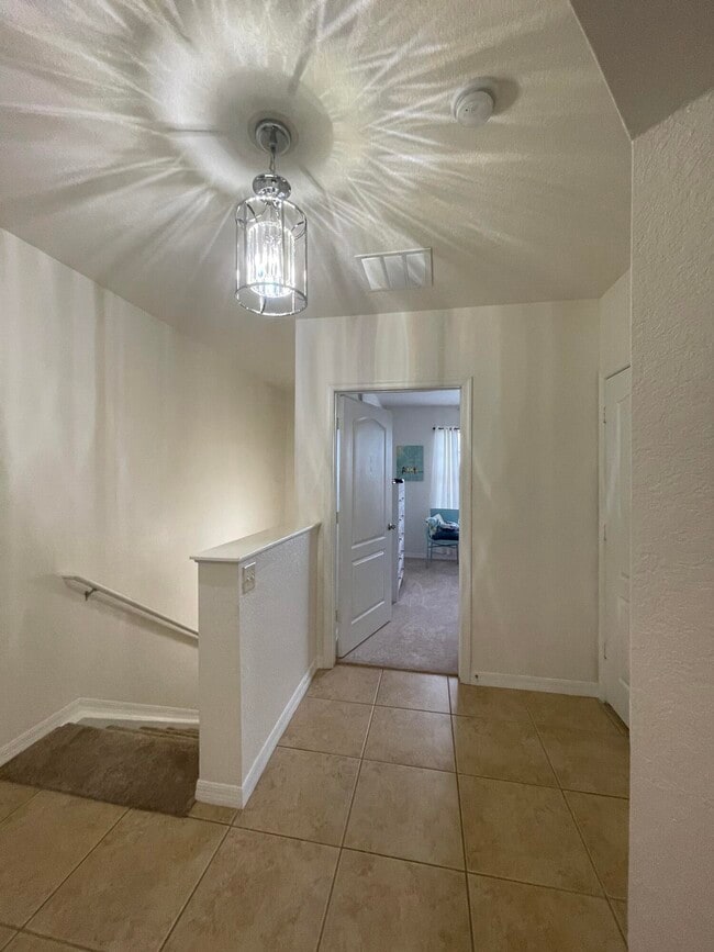 Building Photo - 156 SW Peacock Blvd