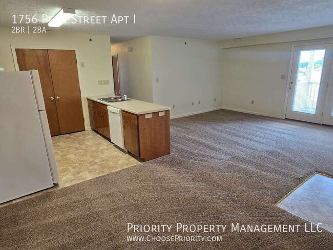 Building Photo - 1756 Pear St