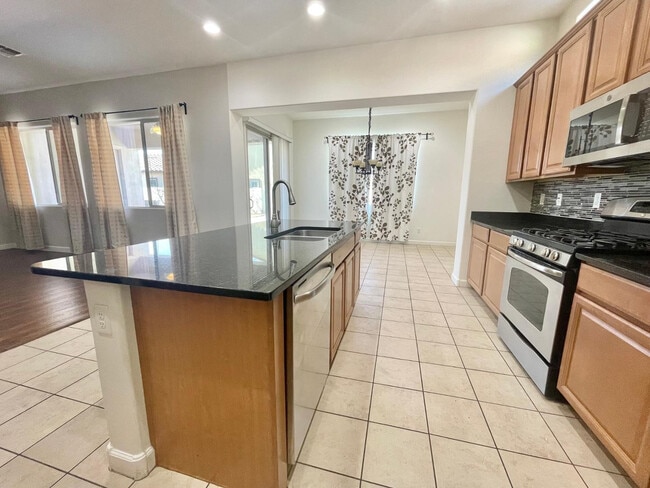 Foto del edificio - 638 E Charlevoix Ave