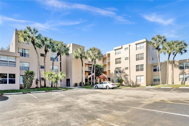 Building Photo - 9400 Live Oak Pl