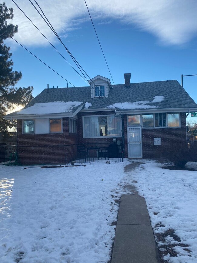 2 Bed / 1 Bath Garden-Level Apartment – Available Early April! - 2 Bed / 1 Bath Garden-Level Apartment – Available Early April!