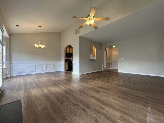 Building Photo - 2004 Helleri Dr