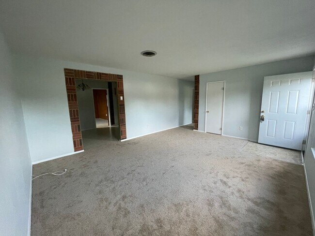 Foto del edificio - 4 bedroom Ranch in Lark Downs!