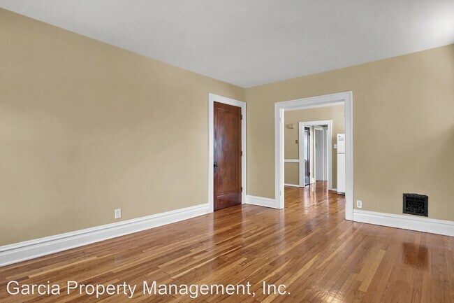 Foto del edificio - 1 br, 1 bath Apartment - 5009 Mardel Avenue