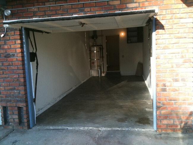 Building Photo - 568 Hazel Dell Way