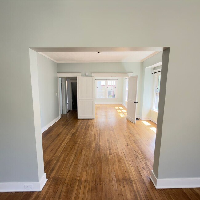 Foto del edificio - 4 Bedroom Duplex - Belknap Hill Area!