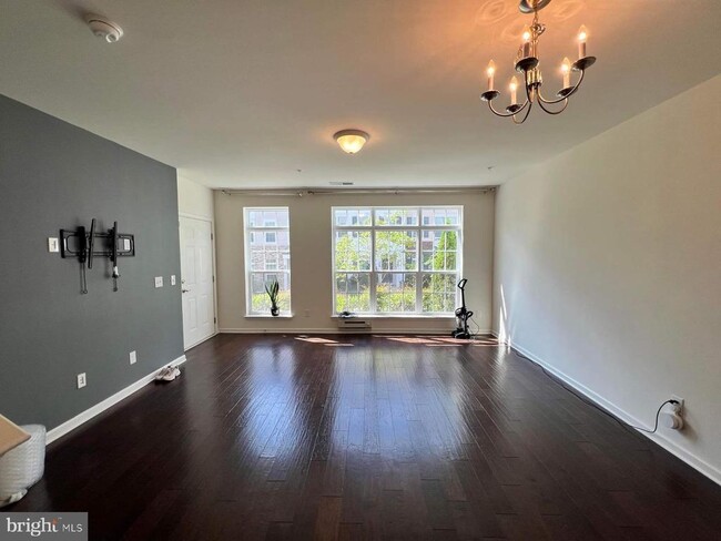 Building Photo - 17026 Beveridge Dr