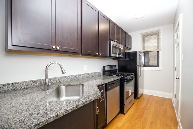 Building Photo - 4742 S Woodlawn Ave