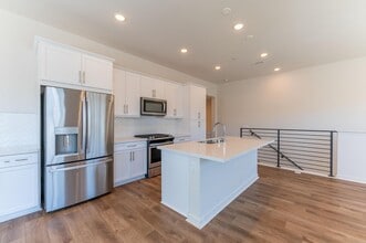 Building Photo - 2096 Bravo Loop